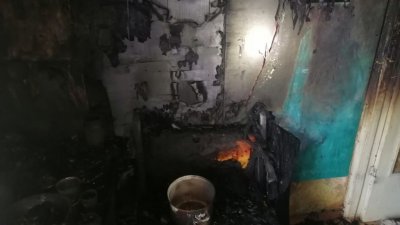 Во время пожара в «нехорошей квартире» погибли пенсионер и две молодых женщины (ФОТО)