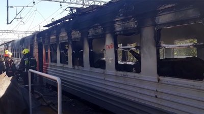 Сгорели два вагона: «Сапсаны» и «Ласточки» задерживаются после пожара в подмосковной электричке