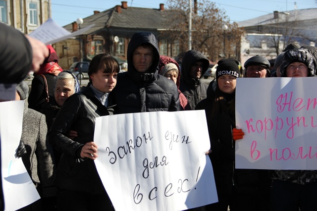 Новый Регион: В Камышлове прошел митинг против махинатора-застройщика и бездействия полицейских (ФОТО)