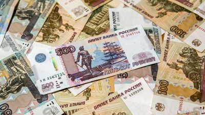 Лжесоцработники украли у 86-летней москвички 2 млн рублей при «оформлении» компенсации за путевку