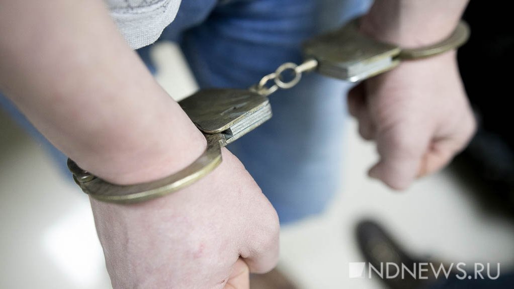 В Полевском мужчина бросил в военкомат «коктейль Молотова»