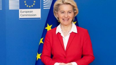ЕК официально рекомендовала дать Украине и Молдавии статус кандидата в ЕС